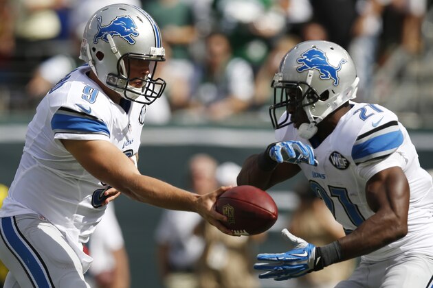 Detroit Lions quarterback Matthew Stafford, left, hands off to running back Reggie Bush during the first half of an NFL football game against the New York Jets, Sunday, Sept. 28, 2014, in East Rutherford, N.J. (AP Photo/Kathy Willens)