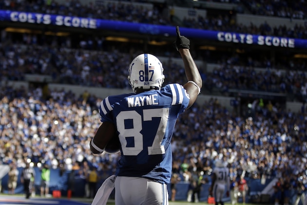 Reggie Wayne, de los Colts de Indianápolis, celebra luego de anotar frente a los Titans de Tennessee, en la segunda mitad del encuentro del domingo 28 de septiembre de 2014 (AP Foto/Darron Cummings)