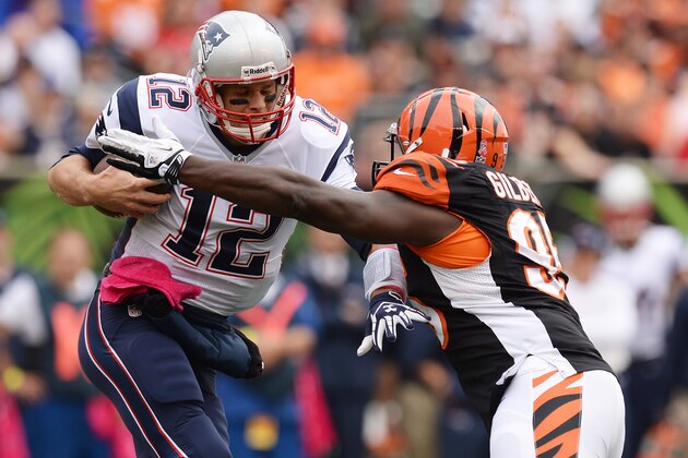 CINCINNATI, OH - OCTOBER 6:  Wallace Gilberry #95 of the Cincinnati Bengals sacks quarterback Tom Brady #12 of the New England Patriots in the first quarter at Paul Brown Stadium on October 6, 2013 in Cincinnati, Ohio.  (Photo by Jamie Sabau/Getty Images)