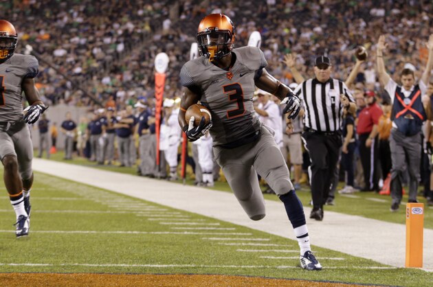 Syracuse safety Durell Eskridge, right, scores after intercepting a pass from Notre Dame quarterback Everett Golson during the second half of an NCAA college football game, Saturday, Sept. 27, 2014, in East Rutherford, N.J. Notre Dame won 31-15. (AP Photo/Julio Cortez)
