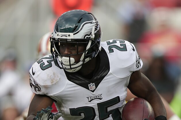Philadelphia Eagles running back LeSean McCoy (25) runs against the San Francisco 49ers during the second half of an NFL football game in Santa Clara, Calif., Sunday, Sept. 28, 2014. (AP Photo/Marcio Jose Sanchez)