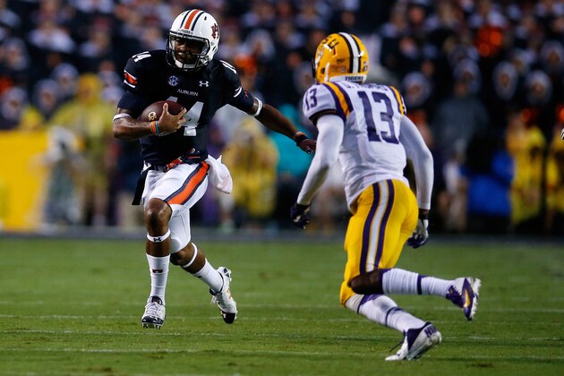 BATON ROUGE, LA - SEPTEMBER 21:  Nick Marshall #14 of the Auburn Tigers runs the ball agaisnt Chris LaBorde #13 of the LSU Tigers at Tiger Stadium on September 21, 2013 in Baton Rouge, Louisiana.  (Photo by Chris Graythen/Getty Images)