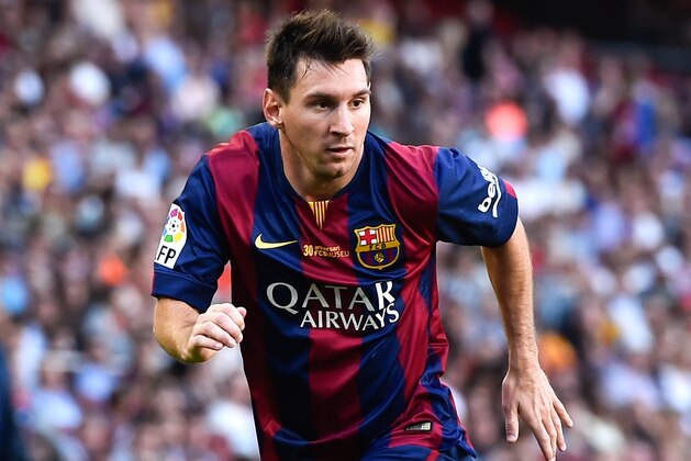 BARCELONA, SPAIN - SEPTEMBER 27:  Lionel Messi of FC Barcelona runs with the ball during the La Liga match between FC Barcelona and Granada CF at Camp Nou on September 27, 2014 in Barcelona, Spain.  (Photo by David Ramos/Getty Images)