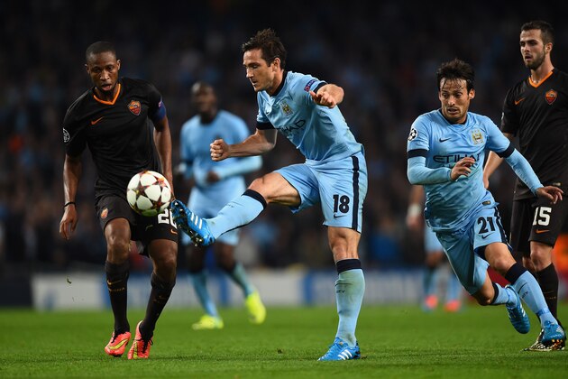 MANCHESTER, ENGLAND - SEPTEMBER 30:  Frank Lampard of Manchester City competes with Seydou Keita of AS Roma during the UEFA Champions League Group E match between Manchester City FC and AS Roma  on September 30, 2014 in Manchester, United Kingdom.  (Photo by Laurence Griffiths/Getty Images)