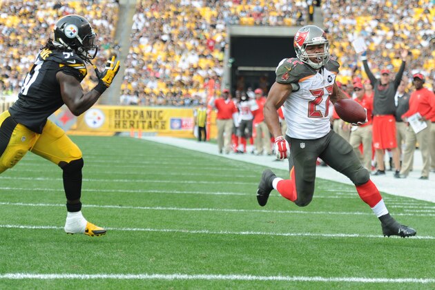 Tampa Bay Buccaneers running back Doug Martin (22) runs away from Pittsburgh Steelers linebacker Sean Spence (51) to score a touchdown in the third quarter of the NFL football game  on Sunday, Sept. 28, 2014 in Pittsburgh. (AP Photo/Don Wright)