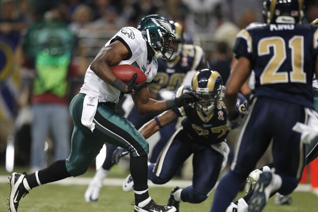 Philadelphia Eagles running back LeSean McCoy (25) scores a touchdown against the St. Louis Rams during the first quarter of an NFL football game, Sunday, Sept. 11, 2011, in St. Louis. (AP Photo/Jeff Roberson)