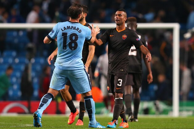 MANCHESTER, ENGLAND - SEPTEMBER 30:  Frank Lampard of Manchester City shakes hands with Ashley Cole of AS Roma at the end of the UEFA Champions League Group E match between Manchester City FC and AS Roma  on September 30, 2014 in Manchester, United Kingdom.  (Photo by Alex Livesey/Getty Images)