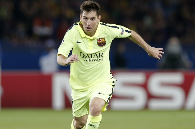 Barcelona's Lionel Messi runs with the ball during the Champions League soccer match between PSG and Barcelona, at the Parc des Princes stadium, in Paris, Tuesday, Sept. 30, 2014. (AP Photo/Christophe Ena)