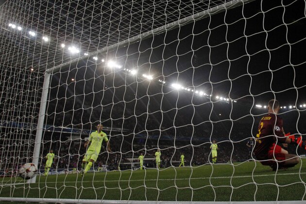 Paris Saint-German Blaise Matudi scores the 3-1 while Barcelona's goalkeeper Marc-Andre Ter Stegen dives to the wrong corner during the Champions League Group F soccer match between PSG and Barcelona at Parc des Princes stadium in Paris, France, Tuesday, Sept. 30, 2014. PSG defeated Barcelona 3-2. (AP Photo/Michel Euler)