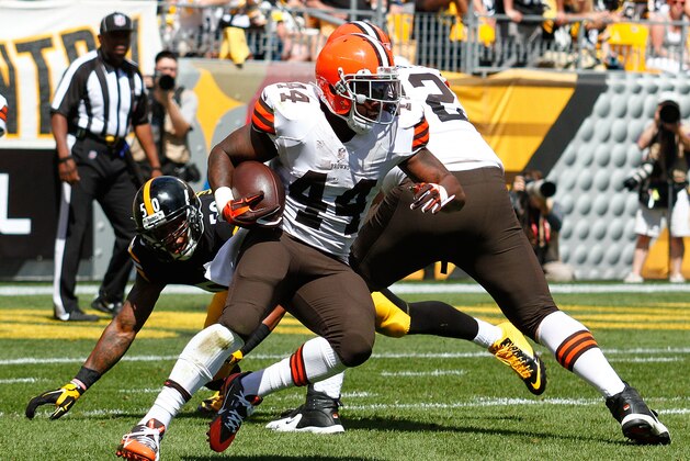 PITTSBURGH, PA - SEPTEMBER 7:  Ben Tate #44 of the Cleveland Browns carries the ball during the second quarter against the Pittsburgh Steelers at Heinz Field on September 7, 2014 in Pittsburgh, Pennsylvania.  (Photo by Justin K. Aller/Getty Images)