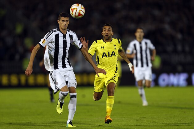 Partizan Belgrade's Lazar Cirkovic, left, and Tottenham Hotspur's Aaron Lennon clash for the ball during the Europa League Group C soccer match between Partizan Belgrade and Tottenham Hotspur in Belgrade, Serbia, Thursday, Sept. 18, 2014. (AP Photo/Marko Drobnjakovic)