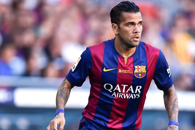 BARCELONA, SPAIN - SEPTEMBER 27:  Dani Alves of FC Barcelona runs with the ball during the La Liga match between FC Barcelona and Granada CF at Camp Nou on September 27, 2014 in Barcelona, Spain.  (Photo by David Ramos/Getty Images)