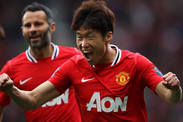MANCHESTER, ENGLAND - AUGUST 28:  Ji-Sung Park of Manchester United celebrates after scoring his goal during the Barclays Premier League match between Manchester United and Arsenal at Old Trafford on August 28, 2011 in Manchester, England.  (Photo by Alex Livesey/Getty Images)