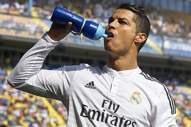 VILLARREAL, SPAIN - SEPTEMBER 27:  Cristiano Ronaldo of Real Madrid takes a drink before the La Liga match between Villarreal CF and Real Madrid at El Madrigal on September 27, 2014 in Villarreal, Spain.  (Photo by Manuel Queimadelos Alonso/Getty Images)