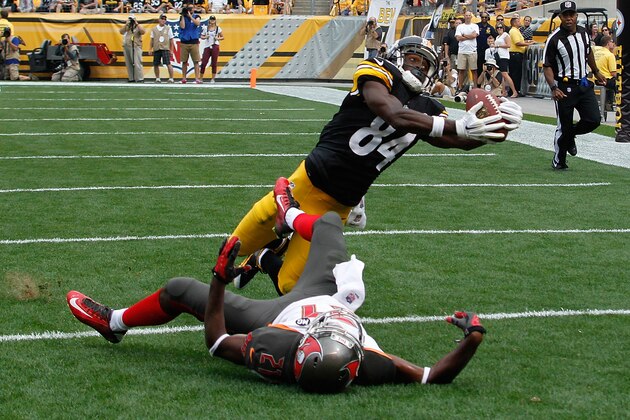 PITTSBURGH, PA - SEPTEMBER 28:  Antonio Brown #84 of the Pittsburgh Steelers catches his second touchdown of the game in front of Alterraun Verner #21 of the Tampa Bay Buccaneers during the second quarter at Heinz Field on September 28, 2014 in Pittsburgh, Pennsylvania.  (Photo by Justin K. Aller/Getty Images)