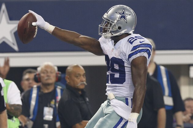 Sep 28, 2014; Arlington, TX, USA; Dallas Cowboys running back DeMarco Murray (29) runs with the ball for a second quarter touchdown against the New Orleans Saints at AT&T Stadium. Mandatory Credit: Matthew Emmons-USA TODAY Sports