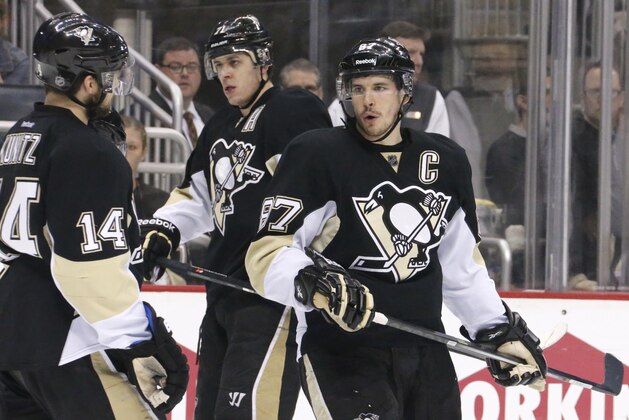 Pittsburgh Penguins' Sidney Crosby (87) prepares for a face off with teammates Chris Kunitz (14), and Evgeni Malkin (71), center, in the second period of game 7 of a second-round NHL playoff hockey series in Pittsburgh Tuesday, May 13, 2014. The Rangers won 2-1 to win the series. (AP Photo)