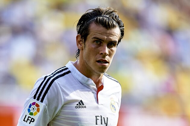 VILLARREAL, SPAIN - SEPTEMBER 27:  Gareth Bale of Real Madrid looks on during the La Liga match between Villarreal CF and Real Madrid at El Madrigal on September 27, 2014 in Villarreal, Spain.  (Photo by Manuel Queimadelos Alonso/Getty Images)