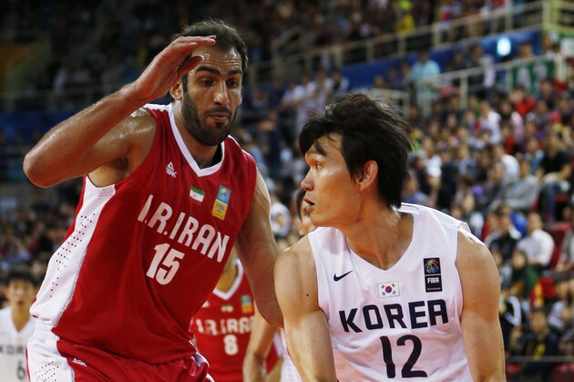 South Korea's Kim Joosung, right drives pass Iran's Hamed Ehadadi during the basketball gold medal match at the 17th Asian Games in Incheon, South Korea, Friday, Oct. 3, 2014.  (AP Photo/Kin Cheung)