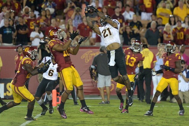 Oct 4, 2014; Los Angeles, CA, USA: Arizona State Sun Devils receiver Jaelen Strong (21) catches a 53-yard touchdown pass while defended by Southern California Trojans linebacker Hayes Pullard (10) on the final play of the game at Los Angeles Memorial Coliseum. Arizona State defeated USC 38-34. Mandatory Credit: Kirby Lee-USA TODAY Sports