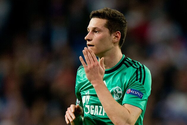 MADRID, SPAIN - MARCH 18: Julian Draxler of FC Schalke 04 reacts as his team fails to score during the UEFA Champions League Round of 16 second leg match at Estadio Santiago Bernabeu on March 18, 2014 in Madrid, Spain.  (Photo by Gonzalo Arroyo Moreno/Getty Images)