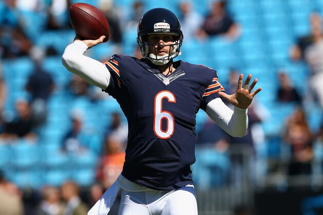 CHARLOTTE, NC - OCTOBER 05:  Jay Cutler #6 of the Chicago Bears throws a pregame warmup pass against the Carolina Panthers at Bank of America Stadium on October 5, 2014 in Charlotte, North Carolina.  (Photo by Streeter Lecka/Getty Images)