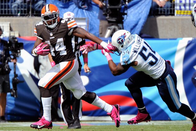 NASHVILLE, TN - OCTOBER 05: Running back Ben Tate #44 of the Cleveland Browns rushes past Avery Williamson #54 of the Tennessee Titans at LP Field on October 5, 2014 in Nashville, Tennessee.  (Photo by Frederick Breedon/Getty Images)