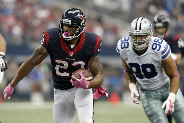Houston Texans' Arian Foster (23) sprints past Dallas Cowboys' Tyrone Crawford (98) on his way to the end zone for a touchdown during the second half of an NFL football game, Sunday, Oct. 5, 2014, in Arlington, Texas. (AP Photo/Brandon Wade)