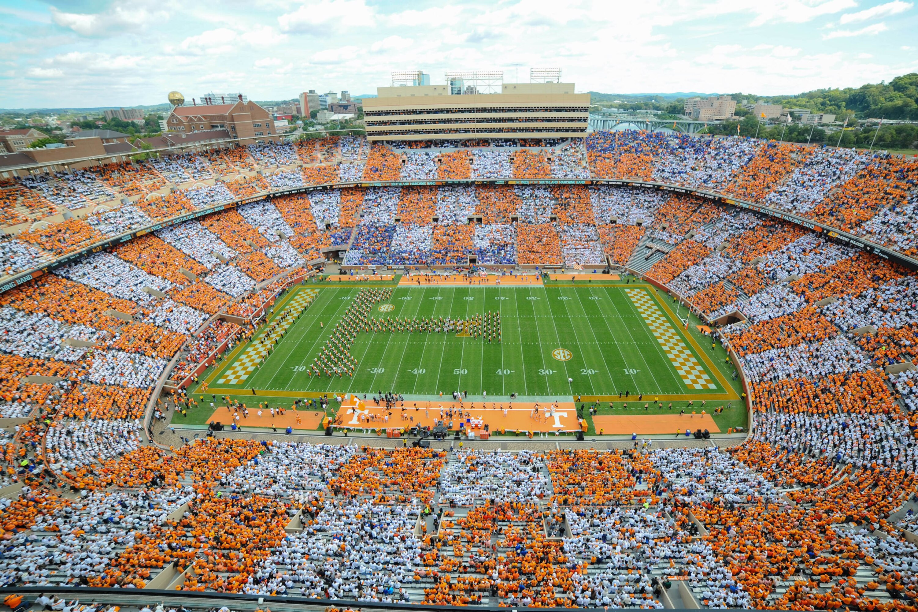 Meet the Tennessee Fans Behind the Successful 'Checker Neyland Stadium' Idea, image size:3002x2000