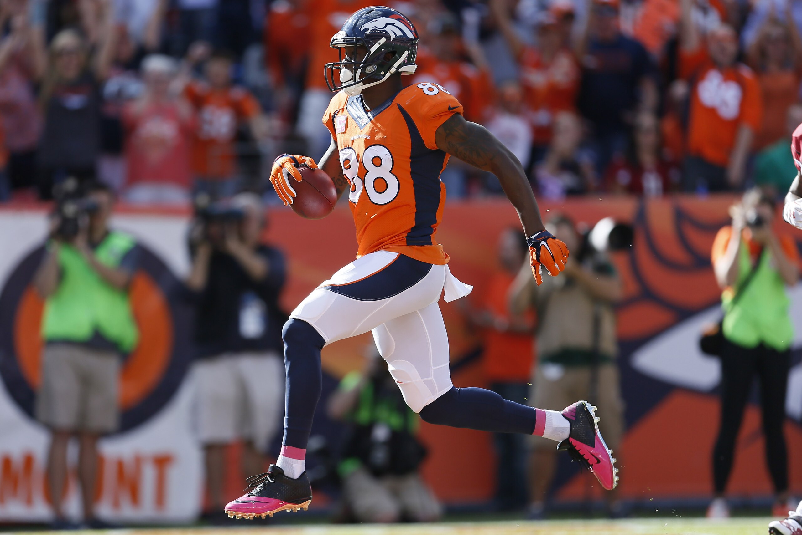 Denver Broncos wide receiver Demaryius Thomas (88) scores a touchdown against the Arizona Cardinals during the first half of an NFL football game, Sunday, Oct. 5, 2014, in Denver. (AP Photo/Joe Mahoney)