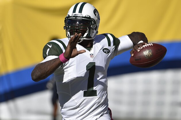 New York Jets quarterback Michael Vick passes against San Diego Chargers during the second half of an NFL football game, Sunday, Oct. 5, 2014, in San Diego. (AP Photo/Denis Poroy)