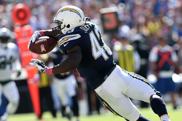 SAN DIEGO, CA - OCTOBER 05: Running back Branden Oliver #43 of the San Diego Chargers dives into the end zone on a 15 yard touchdown run in the second quarter against the New York Jets at Qualcomm Stadium on October 5, 2014 in San Diego, California. (Photo by Stephen Dunn/Getty Images) SAN DIEGO, CA - OCTOBER 05: Running back Branden Oliver #43 of the San Diego Chargers dives into the end zone on a 15 yard touchdown run in the second quarter against the New York Jets at Qualcomm Stadium on October 5, 2014 in San Diego, California. (Photo by Stephen Dunn/Getty Images)