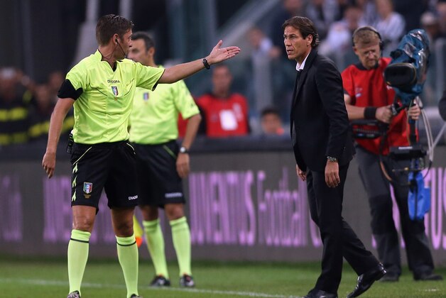 TURIN, ITALY - OCTOBER 05:  Referee Gianluca Rocchi gestures to the Roma coach Rudi Garcia during the Serie A match between Juventus FC and AS Roma at Juventus Arena on October 5, 2014 in Turin, Italy.  (Photo by Maurizio Lagana/Getty Images)