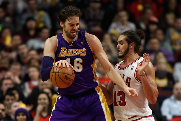 CHICAGO, IL - JANUARY 20: Joakim Noah #13 of the Chicago Bulls pressures Pau Gasol #16 of the Los Angeles Lakers at the United Center on January 20, 2014 in Chicago, Illinois. The Bulls defeated the Lakers 102-100 in overtime. NOTE TO USER: User expressly acknowledges and agrees that, by downloading and or using this photograph, User is consenting to the terms and conditions of the Getty Images License Agreement.  (Photo by Jonathan Daniel/Getty Images)