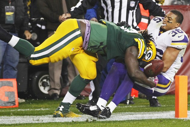 Green Bay Packers' Eddie Lacy gets past Minnesota Vikings' Robert Blanton (36) for a 10-yard touchdown run during the second half of an NFL football game Thursday, Oct. 2, 2014, in Green Bay, Wis. (AP Photo/Mike Roemer)