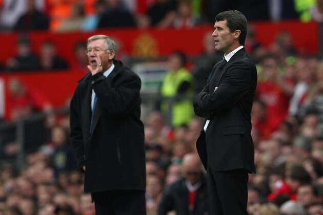 MANCHESTER, UNITED KINGDOM - SEPTEMBER 01:  Manchester United Manager Sir Alex Ferguson (L) shouts instructions to his players as Sunderland Manager Roy Keane watches the action during the Barclays Premier League match between Manchester United and Sunderland at Old Trafford on September 1, 2007 in Manchester, England.  (Photo by Shaun Botterill/Getty Images)