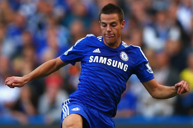 LONDON, ENGLAND - OCTOBER 05:  Cesar Azpilicueta of Chelsea on the ball during the Barclays Premier League match between Chelsea and Arsenal at Stamford Bridge on October 4, 2014 in London, England.  (Photo by Paul Gilham/Getty Images)