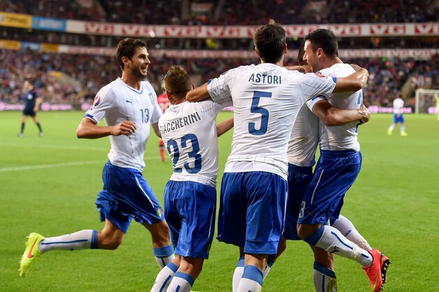 OSLO, NORWAY - SEPTEMBER 09:  Players of Italy celebrate during the UEFA EURO 2016 qualifier match between Norway and Italy at Ullevaal Stadion on September 9, 2014 in Oslo, Norway.  (Photo by Claudio Villa/Getty Images)