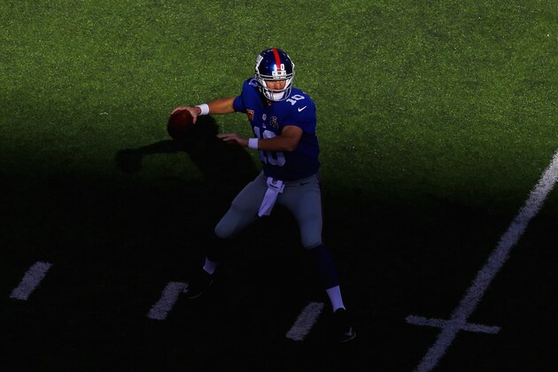 EAST RUTHERFORD, NJ - OCTOBER 05:  Quarterback Eli Manning #10 of the New York Giants looks to pass against the Atlanta Falcons during their game at MetLife Stadium on October 5, 2014 in East Rutherford, New Jersey.  (Photo by Al Bello/Getty Images)
