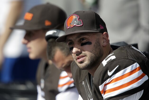 Cleveland Browns quarterback Brian Hoyer (6) watches from the sideline in the second half of an NFL football game Sunday, Oct. 5, 2014, in Nashville, Tenn. (AP Photo/Wade Payne)
