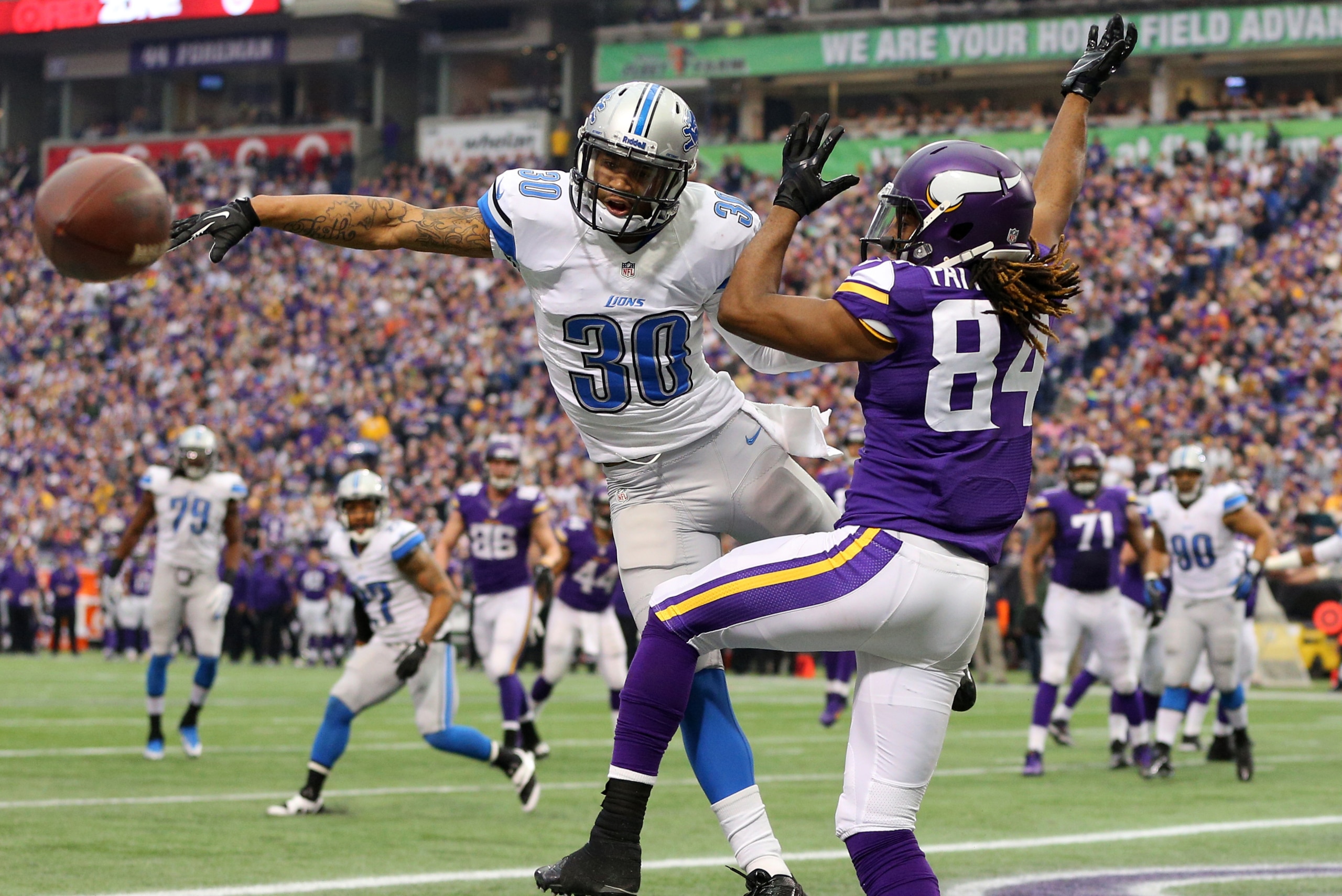 MINNEAPOLIS, MN - DECEMBER 29:  Cordarrelle Patterson #84 of the Minnesota Vikings attempts to pull in a pass while Darius Slay #30 of the Detroit Lions blocks it on December 29, 2013 at Mall of America Field at the Hubert H. Humphrey Metrodome in Minneapolis, Minnesota. (Photo by Adam Bettcher/Getty Images)
