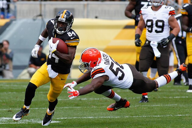 PITTSBURGH, PA - SEPTEMBER 7:  Antonio Brown #84 of the Pittsburgh Steelers avoids a tackle by Karlos Dansby #56 of the Cleveland Browns during the first quarter at Heinz Field on September 7, 2014 in Pittsburgh, Pennsylvania.  (Photo by Justin K. Aller/Getty Images)