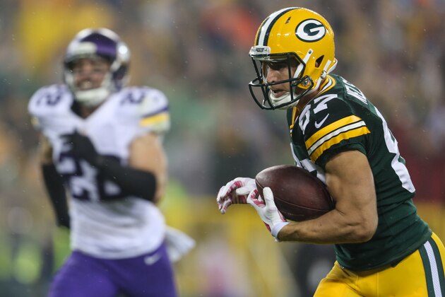 GREEN BAY, WI - OCTOBER 2:  Jordy Nelson #87 of the Green Bay Packers runs the football into the end zone on a 66-yard touchedown pass against the Minnesota Vikings in the first half on October 02, 2014 at Lambeau Field in Green Bay, Wisconsin. (Photo by John Konstantaras/Getty Images)