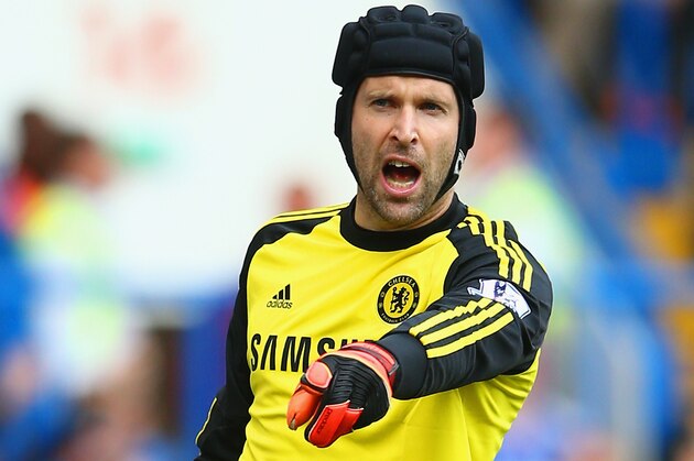 LONDON, ENGLAND - OCTOBER 05: Petr Cech of Chelsea in action during the Barclays Premier League match between Chelsea and Arsenal at Stamford Bridge on October 4, 2014 in London, England.  (Photo by Paul Gilham/Getty Images)