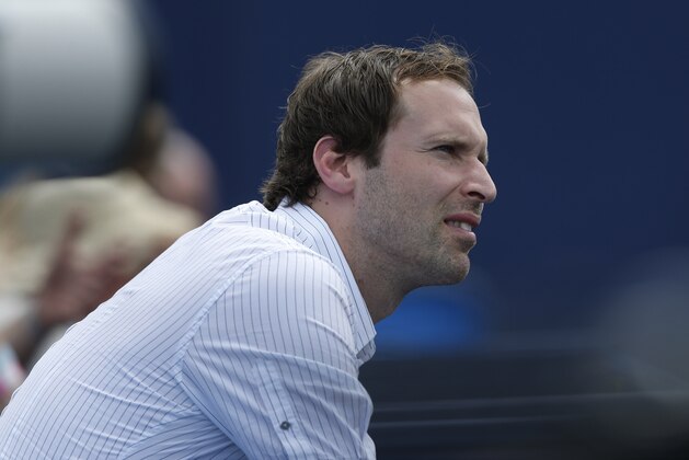 Chelsea's Czech Republic soccer goalkeeper Petr Cech watches Radek Stepanek of Czech Republic play against Kevin Anderson of South Africa during their Queen's Club grass court championships quarterfinal tennis match in London, Friday June 13, 2014. (AP Photo/Sang Tan)