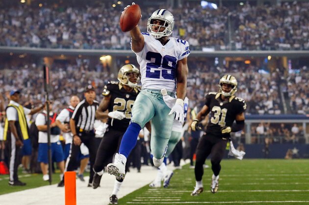 ARLINGTON, TX - SEPTEMBER 28:  DeMarco Murray #29 of the Dallas Cowboys runs for a touchdown against the New Orleans Saints in the first half at AT&T Stadium on September 28, 2014 in Arlington, Texas.  (Photo by Tom Pennington/Getty Images)