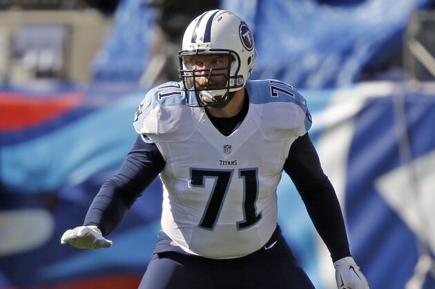 Tennessee Titans tackle Michael Roos plays against the Cleveland Browns in the second half of an NFL football game Sunday, Oct. 5, 2014, in Nashville, Tenn. (AP Photo/Wade Payne)