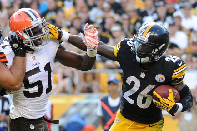 Pittsburgh Steelers running back Le'Veon Bell (26) plays in the NFL football game against the Cleveland Browns on Sunday, Sept. 7, 2014, in Pittsburgh. (AP Photo/Don Wright)