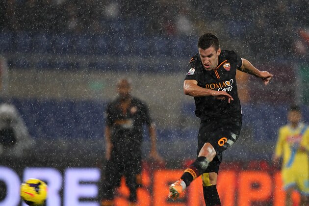 ROME, ITALY - FEBRUARY 05: K evin Strootman of AS Roma scores the second team's goal during the TIM Cup match between AS Roma and SSC Napoli at Olimpico Stadium on February 5, 2014 in Rome, Italy.  (Photo by Paolo Bruno/Getty Images)
