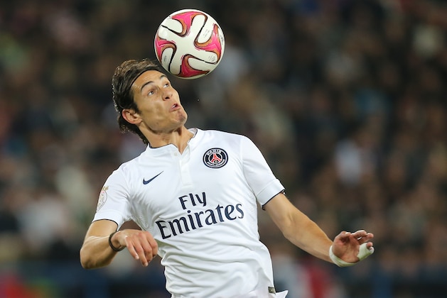 Paris Saint Germain's Edinson Cavani plays with the ball during his League One soccer match against Caen, in Caen, western France, Wednesday, Sept. 24, 2014. (AP Photo/David Vincent)